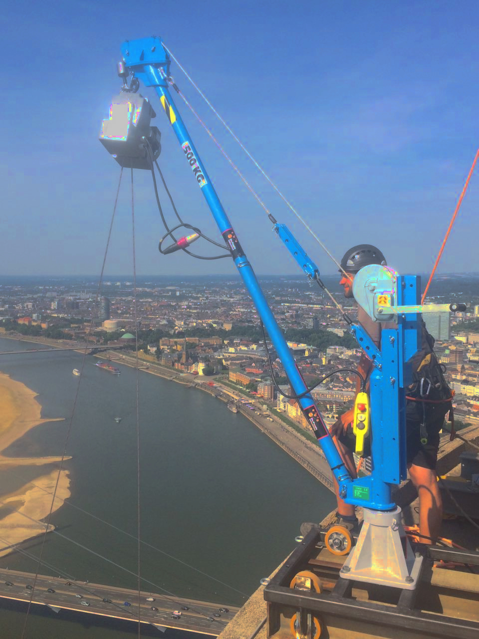 Aluminum removable jib crane Rotates through 360°